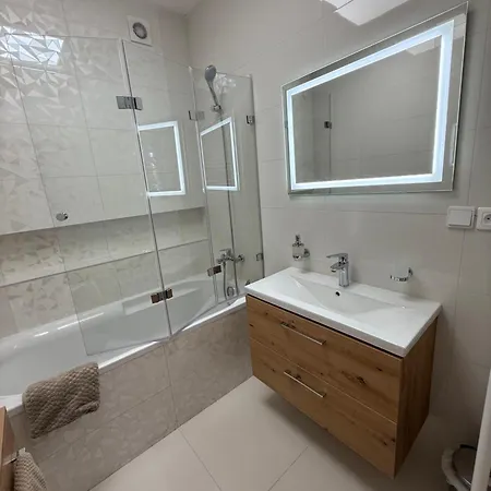 Golden Sunset アパート *